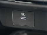 スマホの充電等に便利なUSBのソケットが付いています。
