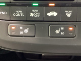 運転席と助手席にはシートヒーターが付いています☆寒い時期に腰周りを温めてくれるので体全体が温まりやすいのは勿論、暖房と違い顔に風が当たらないので、乾燥肌やドライアイの方でも大丈夫☆