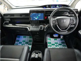とても握りやすいステアリング!運転手の気持ちがそのまま伝わるかのような反応をしてくれます!小物入れや各ボタンの配置にこだわり、とても使いやすいです !視認性も良好なのでロングドライブもお任せ下さい!
