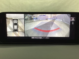狭い場所での駐車やすれ違いなどでより的確な運転操作に役立つ360&deg;ビューモニターが装備されています。