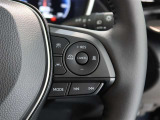 アダプティブクルーズコントロール機能付きです。走行中に先行車の様子を検知しながら、設定した車速の範囲内で先行車との距離のキープを支援します。詳細は販売店スタッフまでおたずねください。