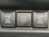 【両側パワースライドドア】スマートキーや運転席のスイッチで後席両側スライドドアの開閉が可能♪電動だから力を入れてドアを開ける必要が無く、小さなお子様でも簡単に開け閉めでき快適です♪