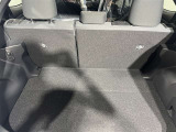 荷室もシートを起こした状態でも十分な広さです