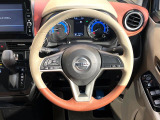 【純正革巻きステアリング】上質な革を使用することで、手にしっかり馴染みとても運転しやすいハンドルです♪