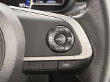 前方の車との車間を設定し、スピードを上げたり緩めたりを自動で行ってくれる追尾式の「レーダークルーズ」。上級装備の一つです!高級車にしかつかない嬉しい機能です。