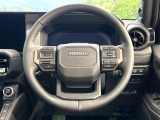 インテリアに合わせたデザインのステアリングは、運転される方のことも考え、運転しやすい形状、大きさです。是非一度、実際に触ってお確かめください。