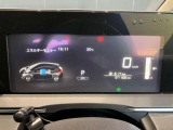 モニター式メータパネルです。回生モニター等様々な情報表示を変更できるデジタルスピードメーターとなっております。