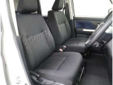 運転席・助手席です!非常にお買い求めいただきやすいお値段となっております!