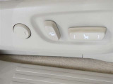 運転席パワーシート搭載。微妙な調整が手軽にでき、ピッタリのポジションで運転することが可能です。