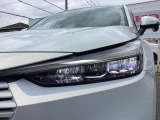 LEDヘッドライトを装備。大光量で夜道や雨の日の安心感を高めます。周囲の明るさに応じて自動点灯・消灯/ライトの消し忘れも防げるオートライトコントロール付です。