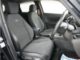 運転席のスペースはゆったりしていて、視界も広く確保されているので普段の運転からロングドライブまで快適です。