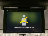 【後席モニター】家族や友人とお出かけする機会が多い方に大人気の後席モニターを装備!見やすい位置に画面がありテレビやDVDの視聴も快適!友達もお子様も、後席にしか乗らなくなるかも??