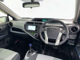 運転席まわりです。 各操作スイッチは使いやすい位置に配置されてます。