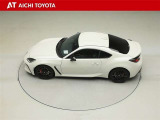 トヨタのミドルサイズのスポーツカーで、取り回しのしやすいサイズになります。ただ、この車は6速マニュアルシフトモデルになりますので、AT限定免許の人には、運転できません。