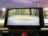 【バックカメラ】駐車時に後方がリアルタイム映像で確認できます。大型商業施設や立体駐車場での駐車時や、夜間のバック時に大活躍!運転スキルに関わらず、今や必須となった装備のひとつです!