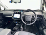 運転席まわりです。 各操作スイッチは使いやすい位置に配置されてます。