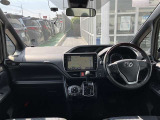【運転席・インパネまわり】ハンドル・シート・フロアーなど隅々までプロによるクリーニング済み☆彡キレイな車内でドライブが一層快適にお楽しみいただけます!!