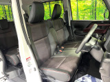 運転席シート廻りは使用感も少なく、良好な状態となっています。丁寧に使われていたことがよくわかりますね。