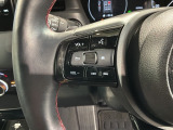 ステアリングにオーディオ操作スイッチが付いています。オーディオ画面に直接タッチしなくても操作が出来ますので、運転に集中できます。