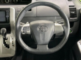 【純正革巻きステアリング】上質な革を使用することで、手にしっかり馴染みとても運転しやすいハンドルです♪