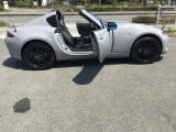 オープンカーならではのスタイルがほれぼれします。