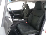 運転席の高さは調整できます。高い位置に合わせておけば、小柄な方でもより安心して運転していただけます。