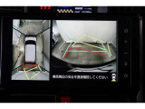 車両を上から見たような映像表示するパノラミックビューモニター付き!