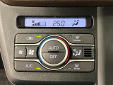 【オートエアコン】 お好みの室温を自動でキープ!大きくて見やすいボタンや画面・アイコンで、操作もとても簡単です。