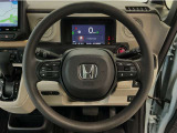 運転にかかわる様々な操作を安全に行えるように視点移動が少なく操作性に配慮されたスイッチ類が凝縮されたコクピットです。