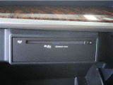 車内でCD DVDのメディアが楽しめます。