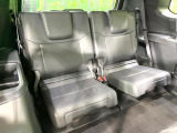 床下収納式のサードシートです。座席部分をコンパクトに収納でき、広大な荷室スペースとしてお使いいただけます!乗車人数や荷物の量など利用シーンに合わせて3列目を有効活用でき、とっても便利♪