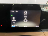モニター式メータパネルです。回生モニター等様々な情報表示を変更できるデジタルスピードメーターとなっております。