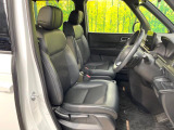 運転席シート廻りは使用感も少なく、良好な状態となっています。前オーナー様が丁寧に使っていたことがよくわかりますね。