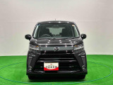 メッキ際立つフロントグリル、LED採用のヘッドランプとイルミネーションランプが視線を集めるムーヴカスタムが入荷致しました。