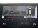 パノラミックビューモニター付きです。車両を上から見た様な映像を画面に表示。運転席からの目視だけでは見にくい、車両周辺の状況をリアルタイムでしっかり確認出来ます。