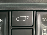 【パワーバックドア】スマートキーや運転席のボタンを押すだけでリアゲートが自動で開閉します!荷物を持っている時や、高い位置にあるバックドアを閉める際に便利な機能です♪