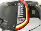 LEDテールライトです。省電力、高輝度のLEDは明るく照らすので夜間運転時の視認性を高めます。スタイリッシュな見た目で細かいところもこだわりたいあなたに!