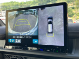 ☆マルチビューカメラシステム☆フロント・リア・左右ドアミラー下のカメラから得た情報をコンピューターが解析。まるで上空から見下ろしたように路面を映し出し、状況に応じた映像をナビ画面に表示します。