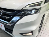 【LEDヘッドライト】悪天候や夜間走行時も良好な視界を確保し安心して運転できる高輝度LEDヘッドライトを装備!点灯速度が早く、消費電力も抑えられています。