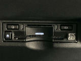 高速道路で便利な【ETC2.0】を装備しています。光ビーコン搭載で渋滞情報などナビゲーションと連動することで機能も充実いたします。他、観光施設に立ち寄るための高速料金割引サービス等もございます。