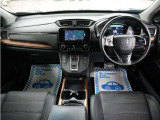 運転にかかわる様々な操作を安全に行えるように視点移動が少なく、操作性に配慮されたスイッチ類が凝縮されたコクピットです。