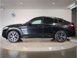【XDrive】強大なパワーをXdriveシステムが瞬時に理想的な可変配分を行い、かつてない安心・快適・スポーティな走りを約束します。走行状況に応じてトルク配分を最適化してくれる優れものです!