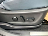前席は電動シートです。