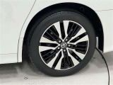 タイヤサイズは235/50R18!純正アルミホイール!残り溝は4ミリ程度です!