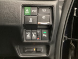自社整備工場で点検整備をおこなってからお渡ししています。車検が残っている場合は『12ヶ月点検整備』を、車検整備付きの場合は『車検整備』をおこないます。整備費用は車両本体価格に含まれています。