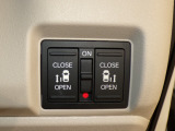 【電動スライドドア】ボタン一つで自由自在に開閉が可能!指先一つで運転席からどちらのドアも開閉できるので非常に便利な装備です!挟み込み防止機能もついているので小さなお子様がいる方も安心です!