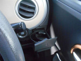 運転席側にもドリンクホルダー付いてます!!