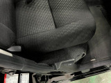 痛みの出やすい運転席シートの角、フロアマット、座面、ともに良好です
