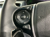 ステアリングにオーディオ操作スイッチが付いています。オーディオ画面に直接タッチしなくても操作が出来ますので、運転に集中できます。