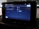 CD、DVD、Bluetooth、AM、FM、AUX、スマートフォン接続ができます。